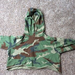 Cropped camo hoodie used perfect condition womens